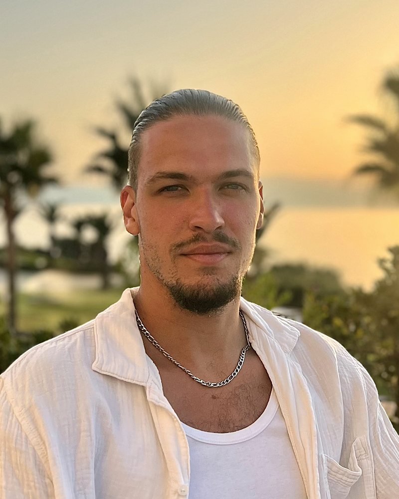 Mateo Triantafillidis, consultant SEO indépendant et fondateur de HodoSEO
